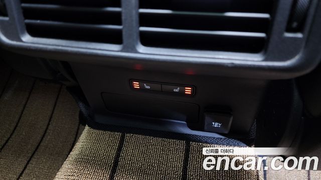 Land Rover Range Rover Velar 2019 — photo 18