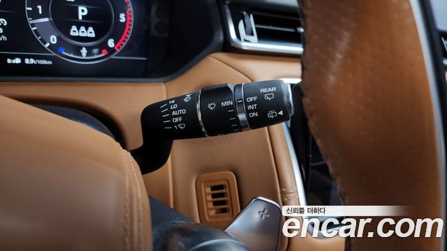 Land Rover Range Rover Velar 2019 — photo 23