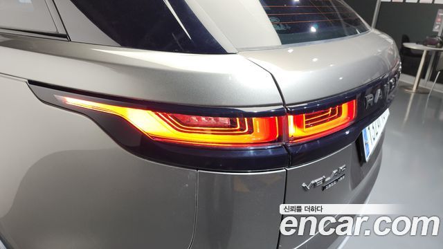 Land Rover Range Rover Velar 2019 — photo 9