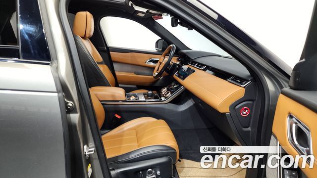 Land Rover Range Rover Velar 2019 — photo 16