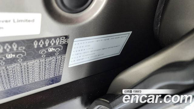 Land Rover Range Rover Velar 2019 — photo 29