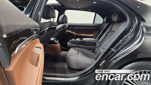 Genesis G90 2019 — photo 18