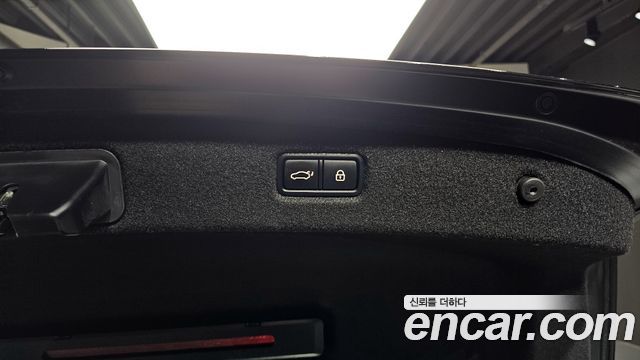 Genesis G90 2019 — photo 26