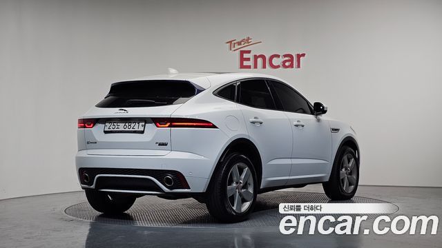 Jaguar E-PACE 2018 — photo 2