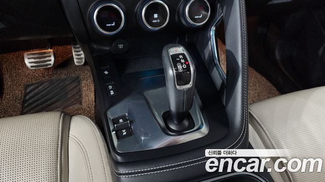 Jaguar E-PACE 2018 — photo 9