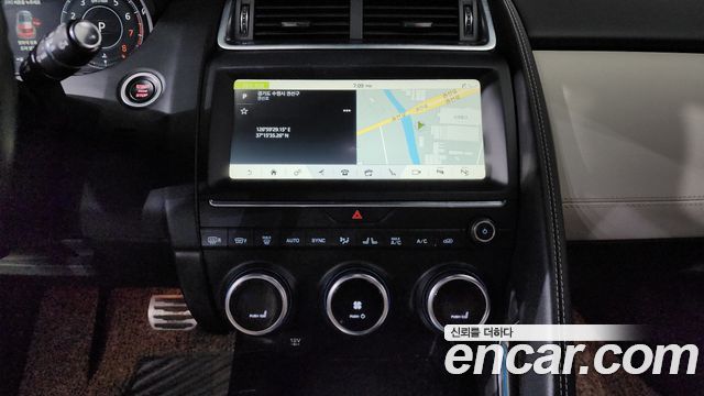 Jaguar E-PACE 2018 — photo 13