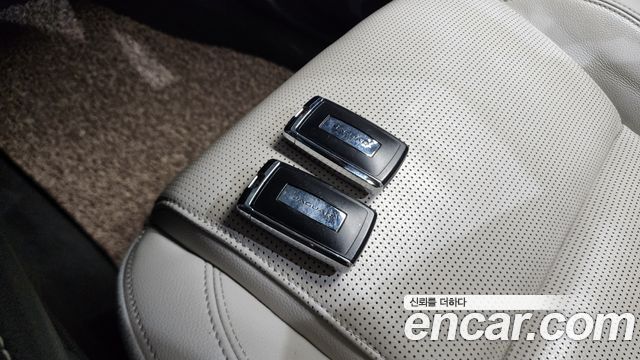 Jaguar E-PACE 2018 — photo 16
