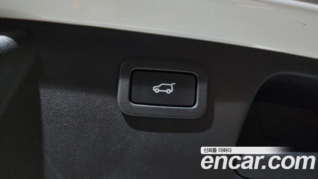 Jaguar E-PACE 2018 — photo 19