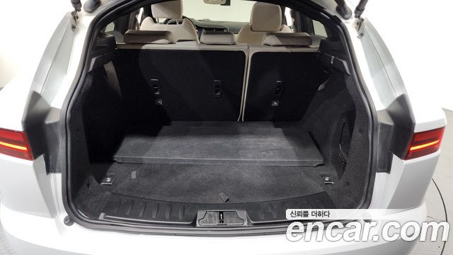 Jaguar E-PACE 2018 — photo 20