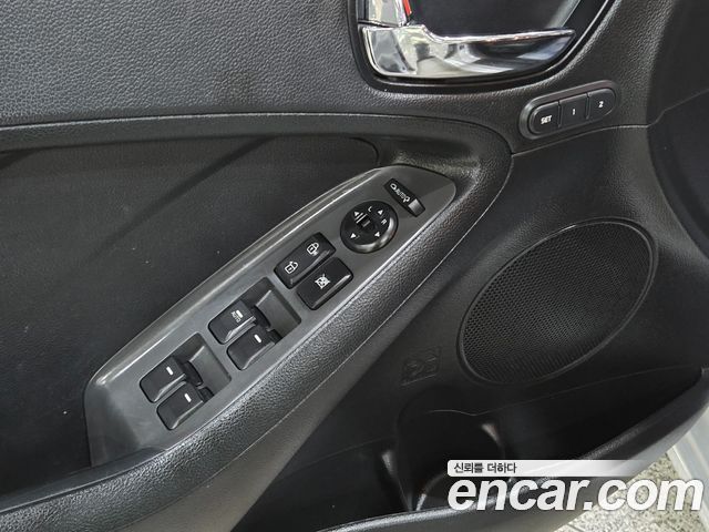 Kia K3 2017 — photo 15