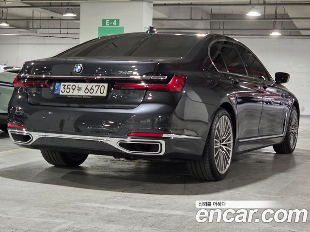 BMW 7-Series 2021 — photo 2