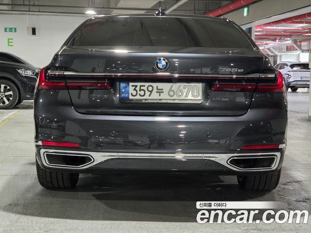 BMW 7-Series 2021 — photo 4