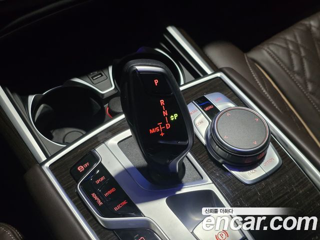 BMW 7-Series 2021 — photo 9