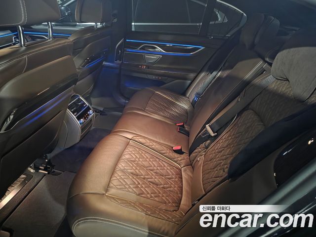 BMW 7-Series 2021 — photo 10
