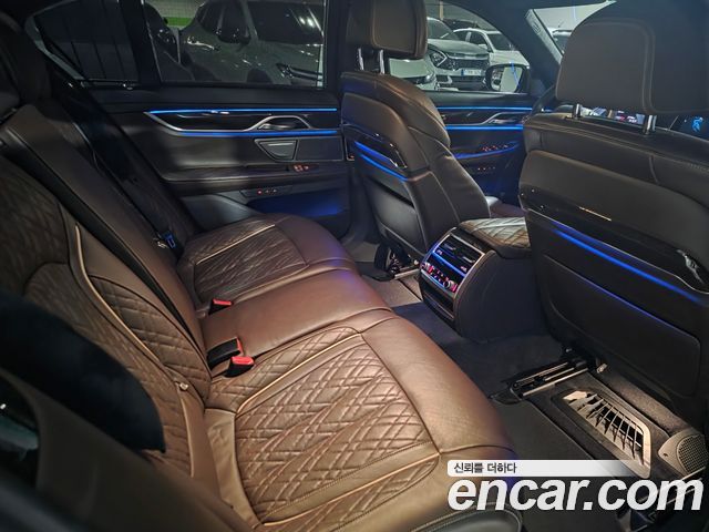 BMW 7-Series 2021 — photo 13