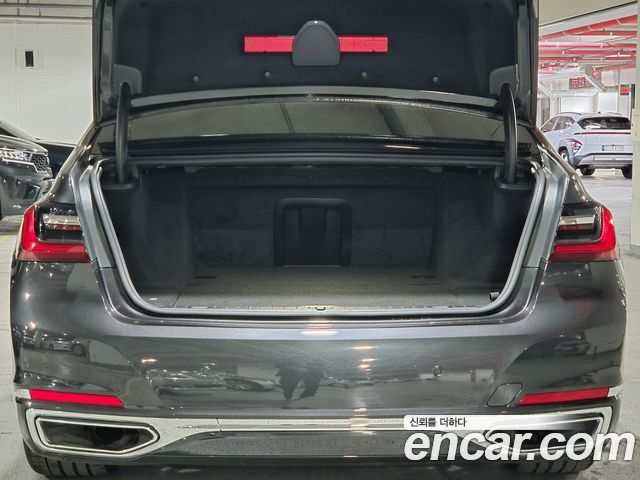 BMW 7-Series 2021 — photo 18