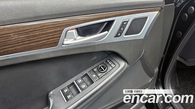 Genesis G80 2017 — photo 23