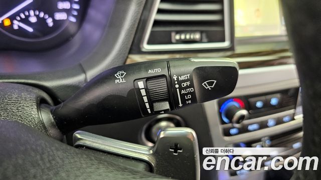 Genesis G80 2017 — photo 25