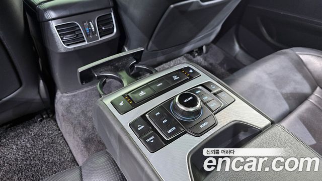 Genesis G80 2017 — photo 26