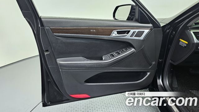 Genesis G80 2017 — photo 14