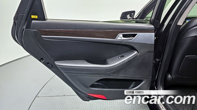 Genesis G80 2017 — photo 15