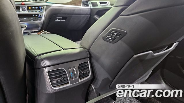 Genesis G80 2017 — photo 27