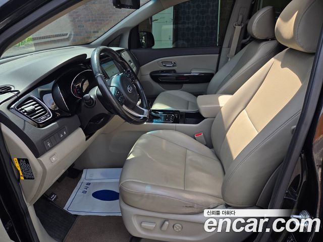 Kia Canival 2016 — photo 11