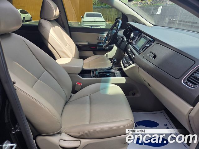 Kia Canival 2016 — photo 17