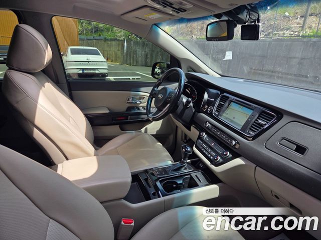 Kia Canival 2016 — photo 18