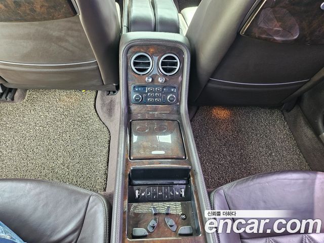 Bentley Flying Spur 2012 — photo 11