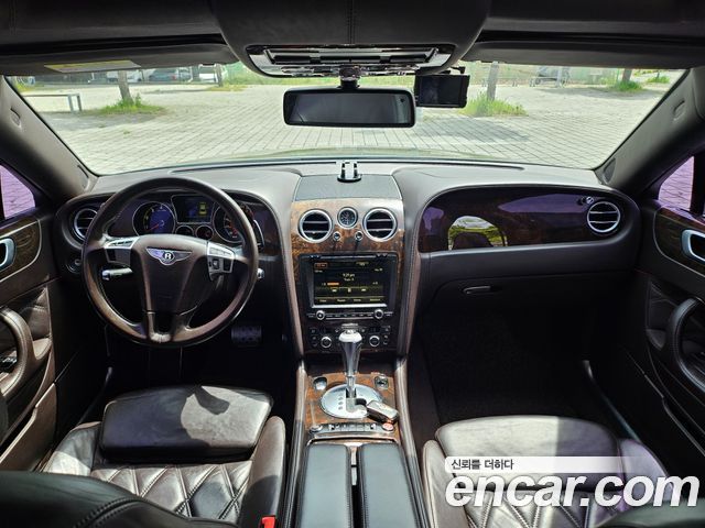 Bentley Flying Spur 2012 — photo 16