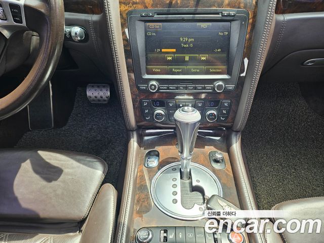 Bentley Flying Spur 2012 — photo 17