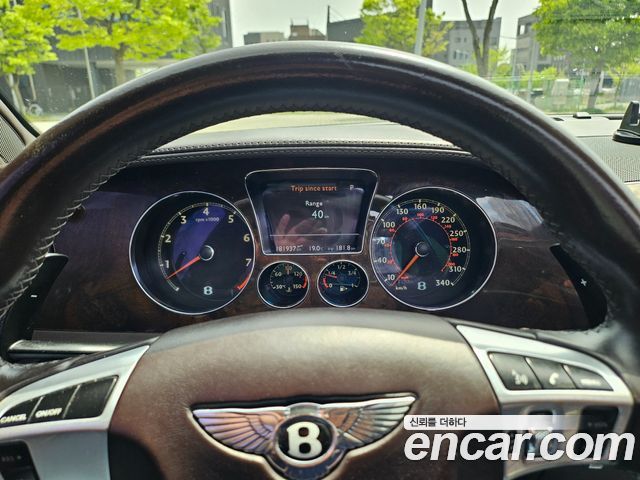 Bentley Flying Spur 2012 — photo 19