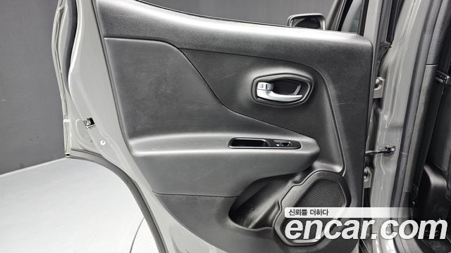 Jeep Renegade 2021 — photo 15