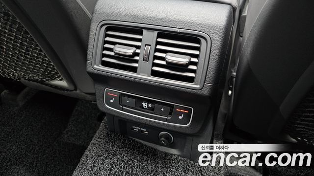 Audi SQ5 2021 — photo 31