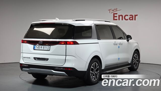 Kia Canival 2021 — photo 2