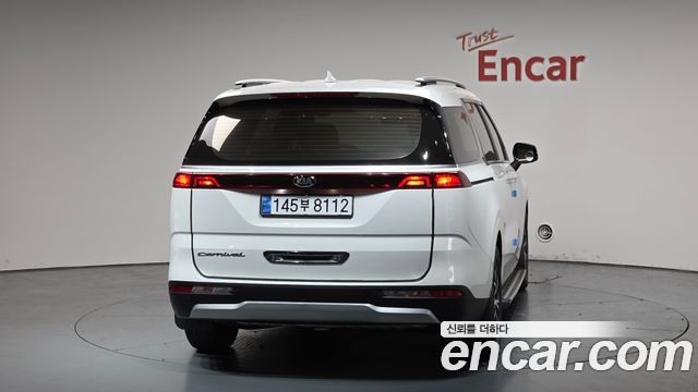 Kia Canival 2021 — photo 4