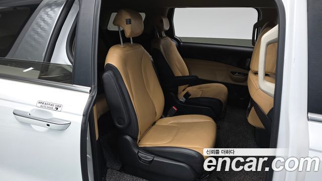 Kia Canival 2021 — photo 11