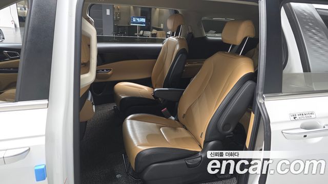 Kia Canival 2021 — photo 12