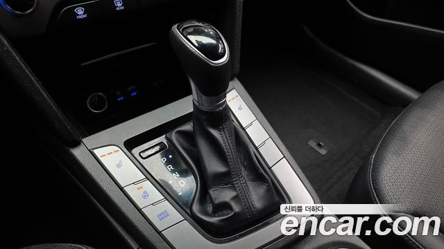 Hyundai AVANTE 2016 — photo 9