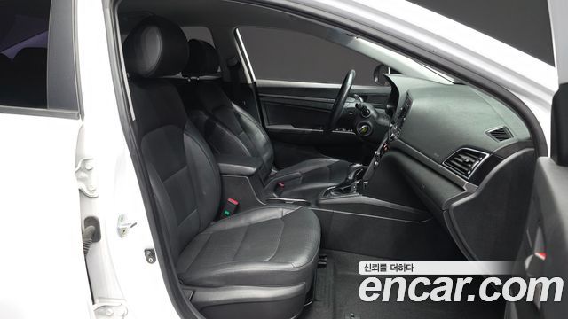 Hyundai AVANTE 2016 — photo 11