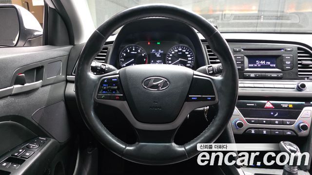 Hyundai AVANTE 2016 — photo 13