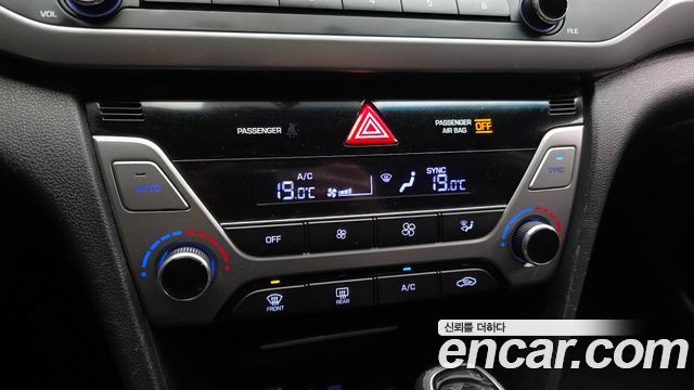 Hyundai AVANTE 2016 — photo 14