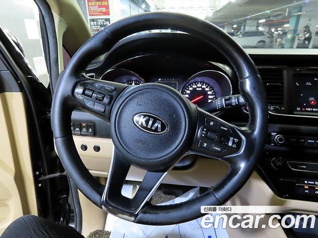 Kia Canival 2018 — photo 8