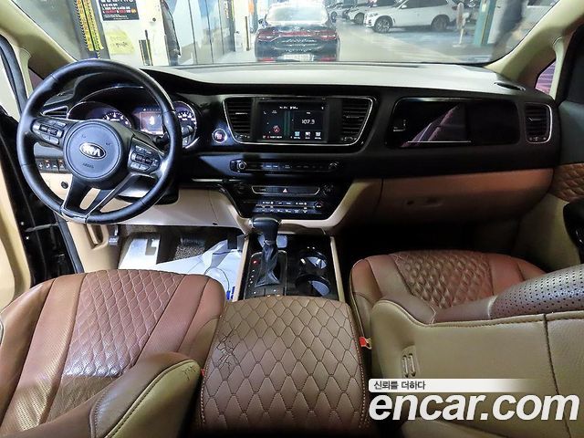 Kia Canival 2018 — photo 10