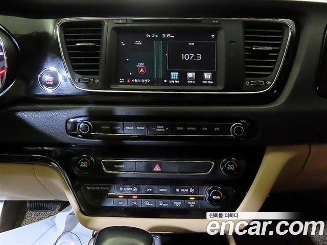 Kia Canival 2018 — photo 11