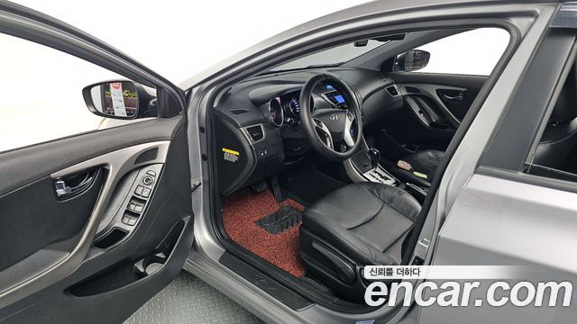 Hyundai AVANTE 2012 — photo 10