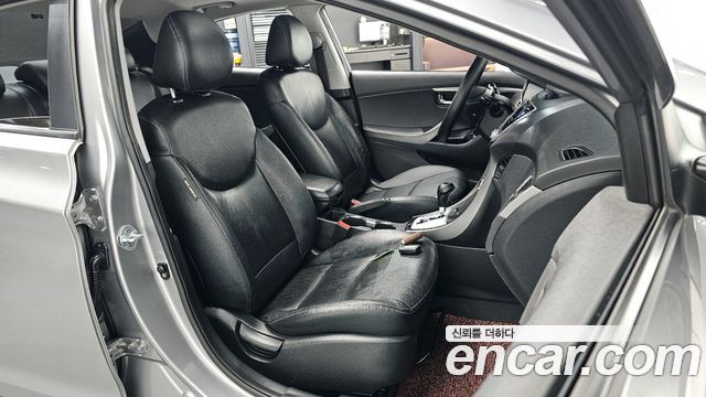 Hyundai AVANTE 2012 — photo 11