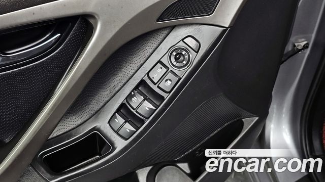 Hyundai AVANTE 2012 — photo 18