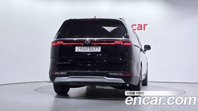 Kia Canival 2021 — photo 4